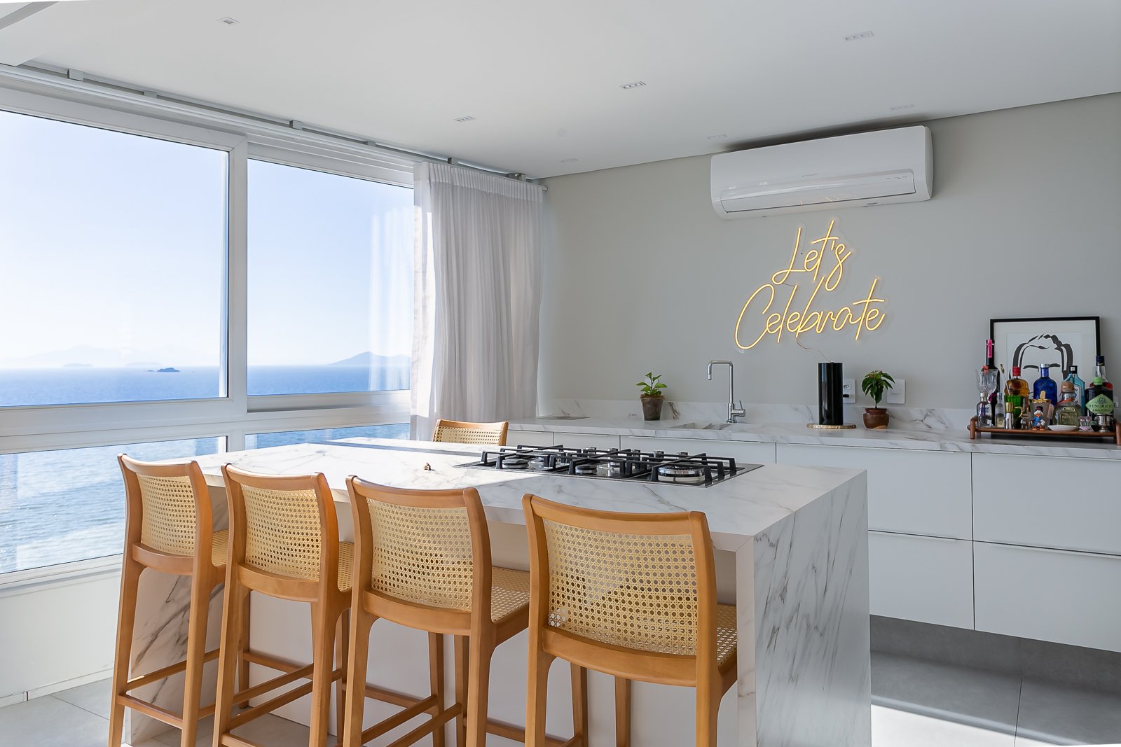 COBERTURA FRENTE MAR EM FLORIANÓPOLIS