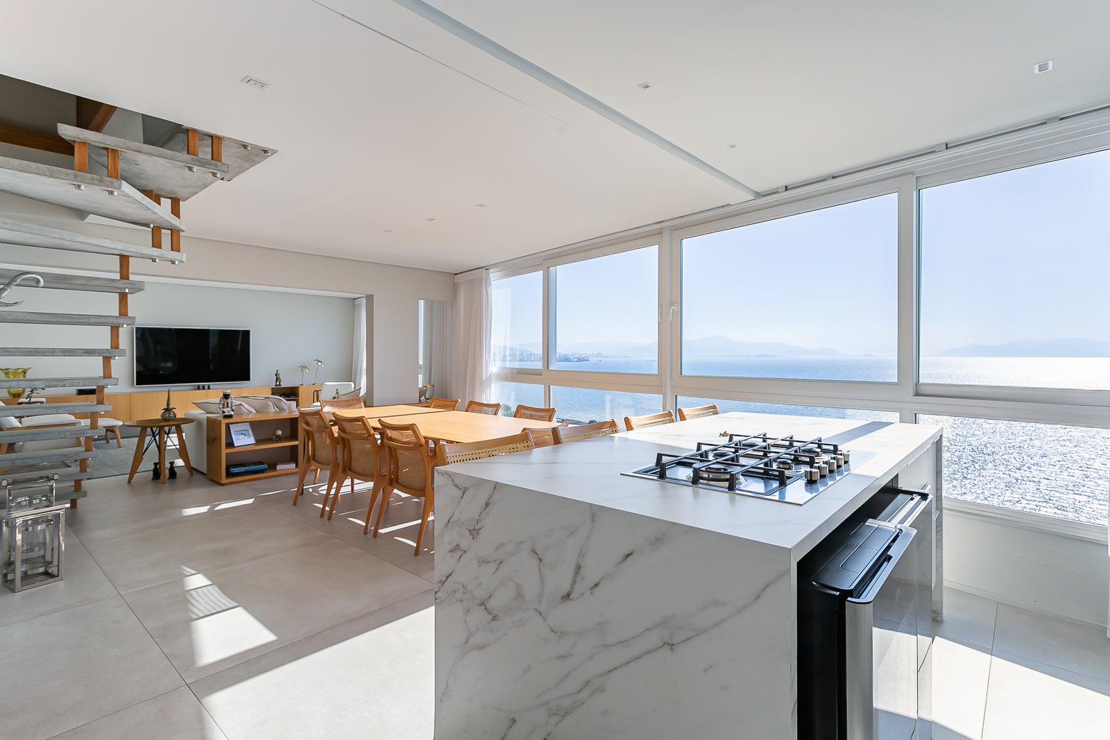 COBERTURA FRENTE MAR EM FLORIANÓPOLIS