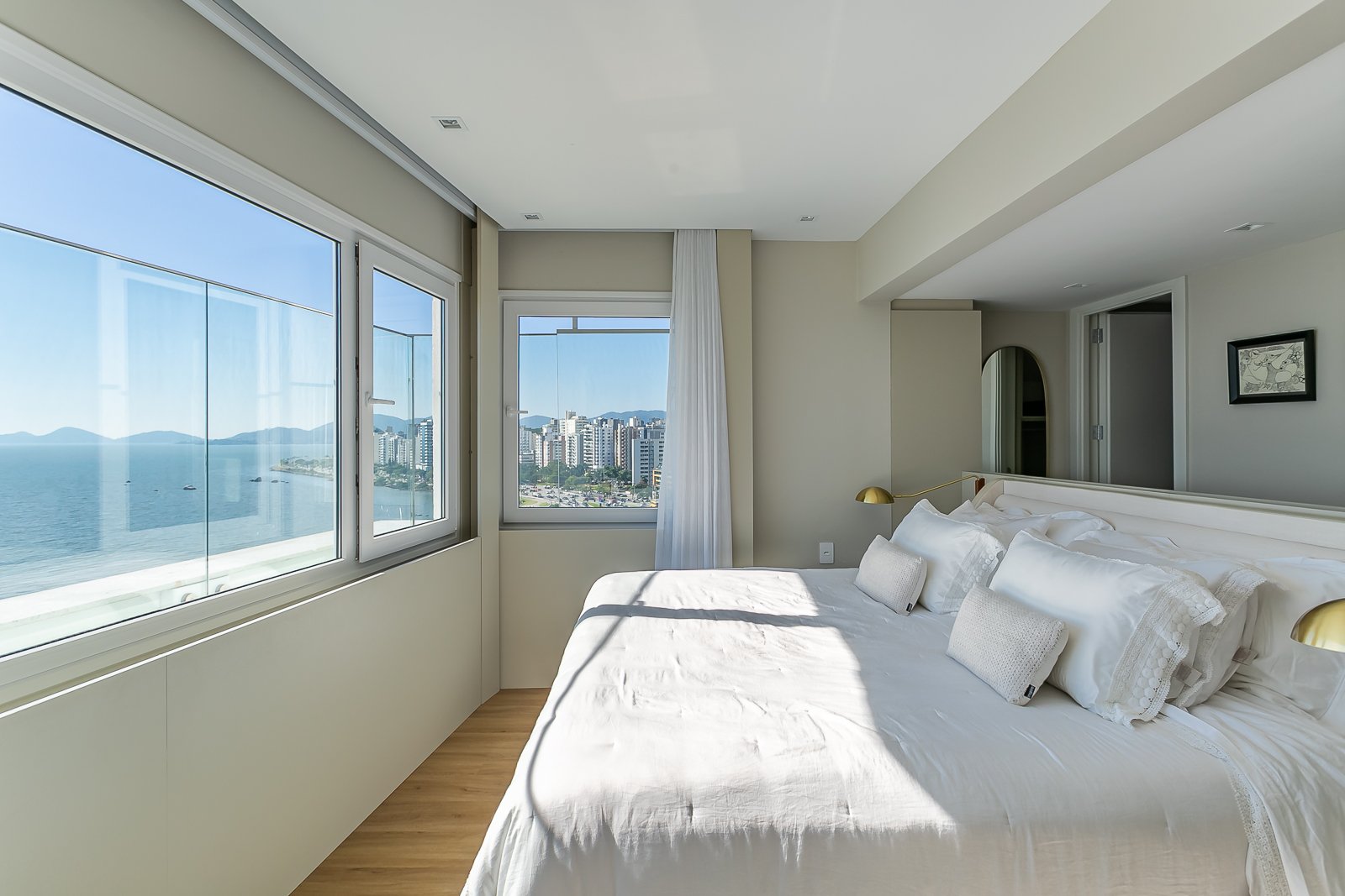 COBERTURA FRENTE MAR EM FLORIANÓPOLIS