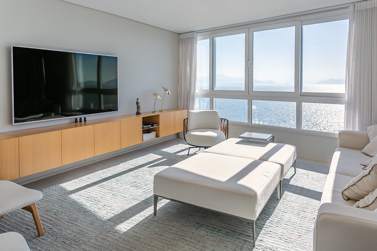 COBERTURA FRENTE MAR EM FLORIANÓPOLIS