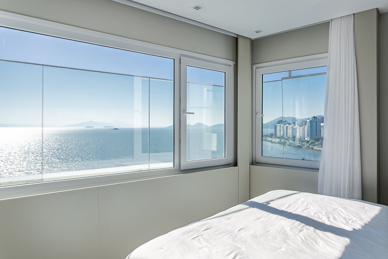 COBERTURA FRENTE MAR EM FLORIANÓPOLIS