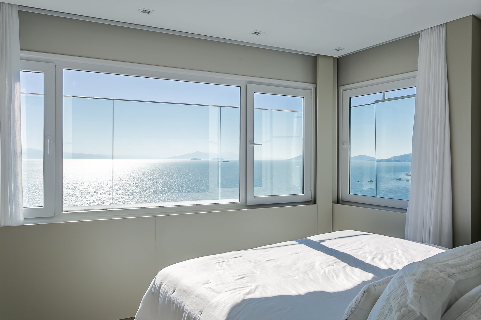 COBERTURA FRENTE MAR EM FLORIANÓPOLIS