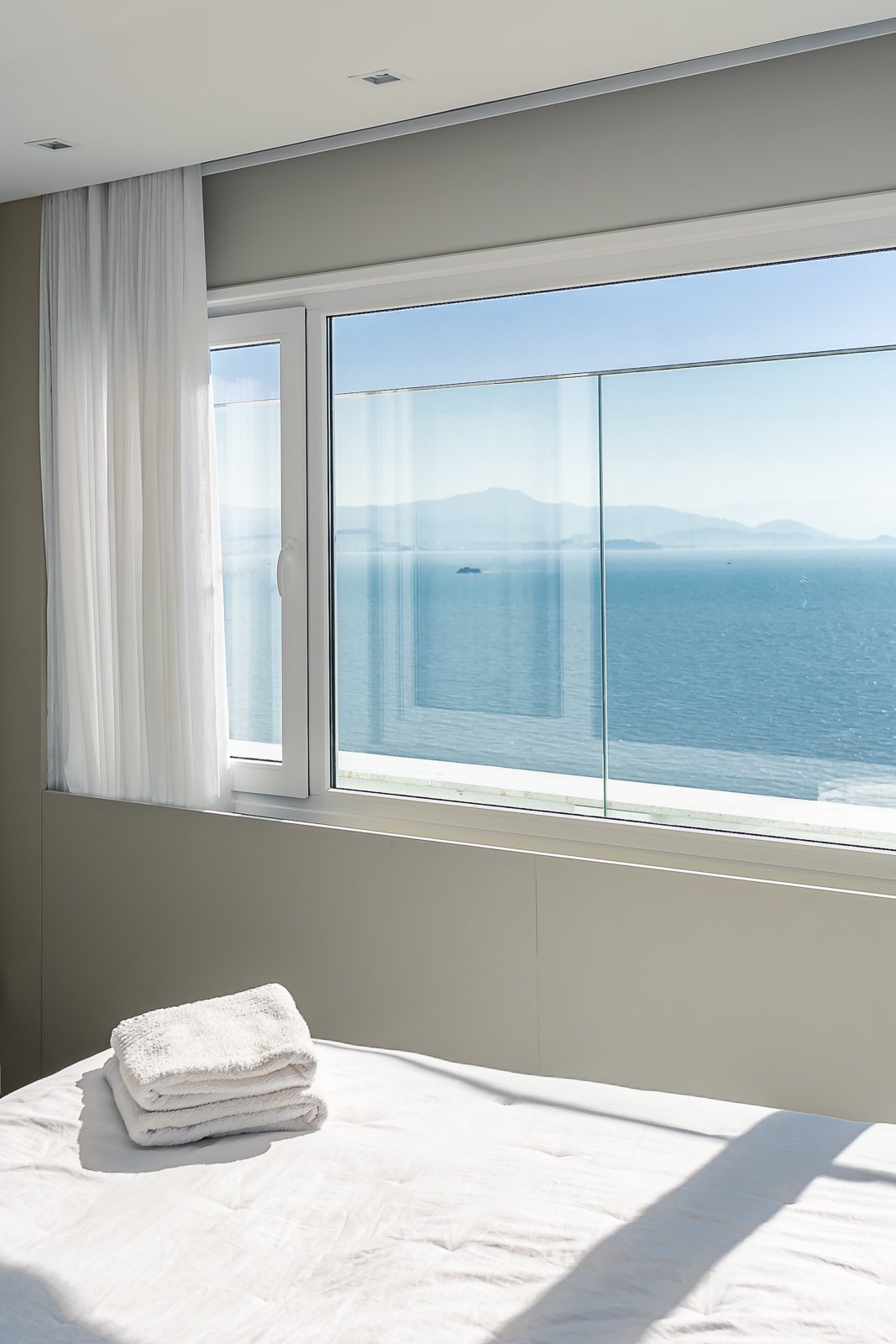 COBERTURA FRENTE MAR EM FLORIANÓPOLIS