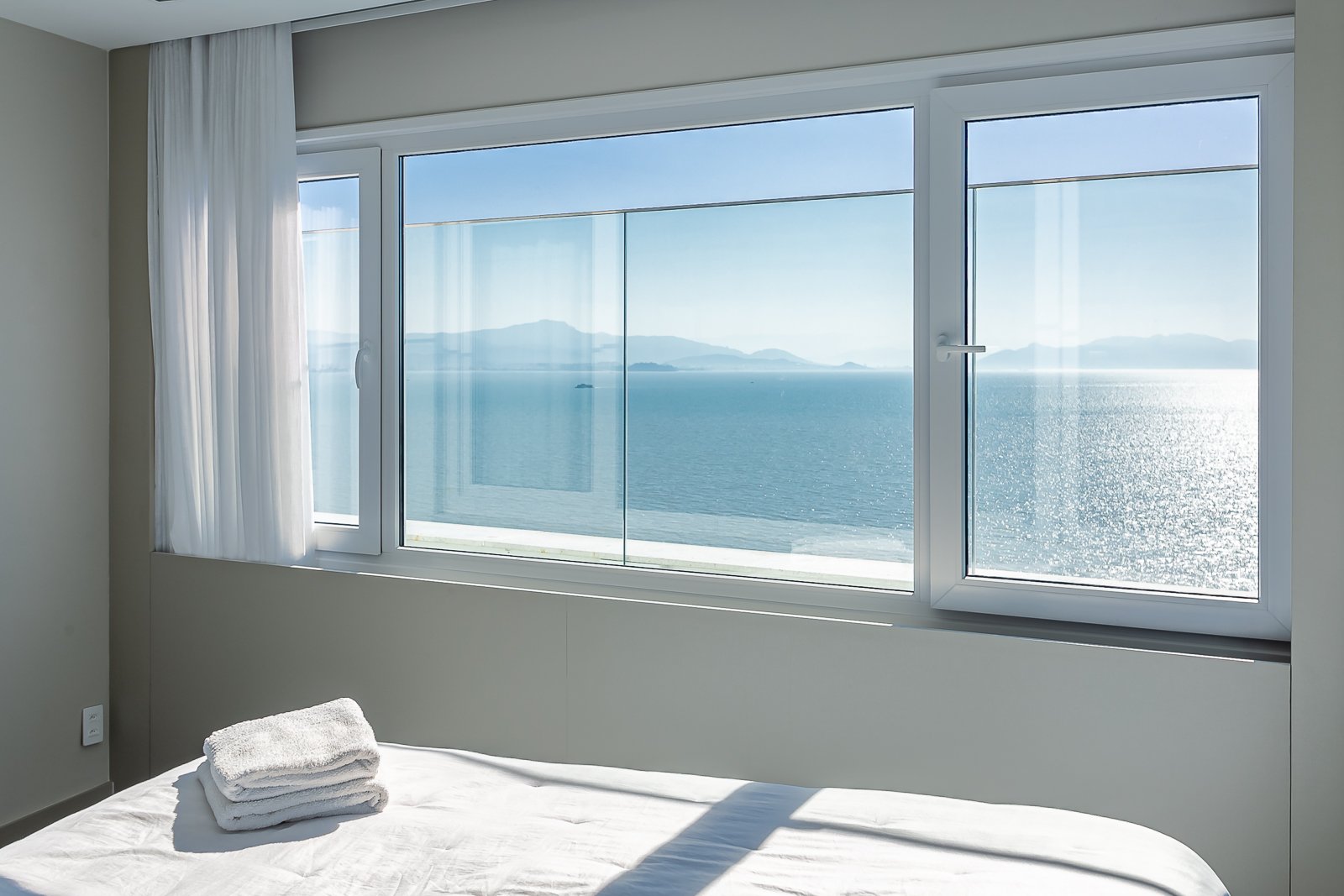 COBERTURA FRENTE MAR EM FLORIANÓPOLIS