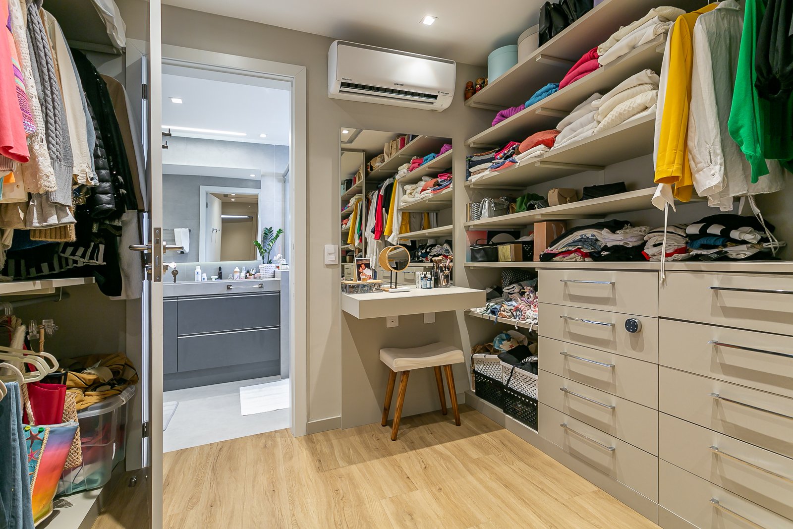 COBERTURA FRENTE MAR EM FLORIANÓPOLIS