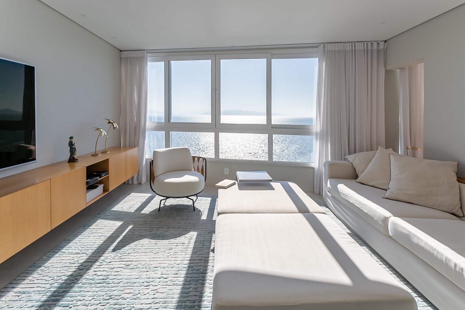 COBERTURA FRENTE MAR EM FLORIANÓPOLIS