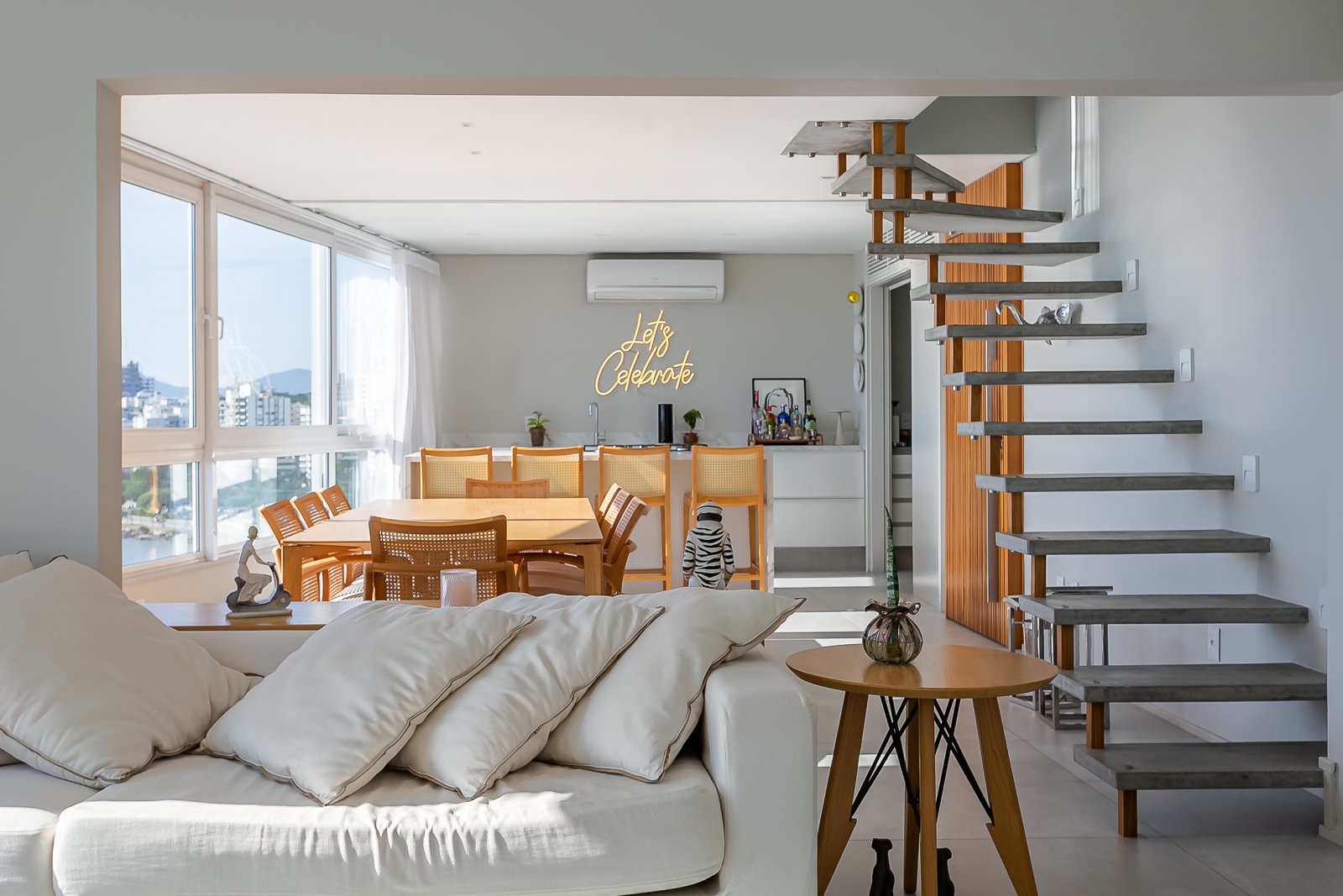 COBERTURA FRENTE MAR EM FLORIANÓPOLIS