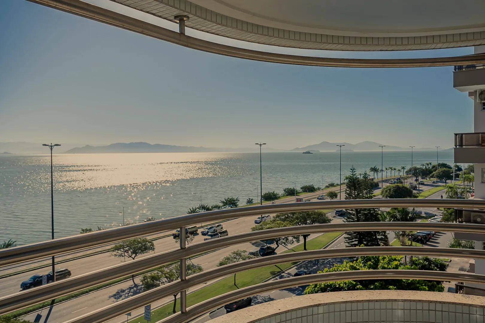 APARTAMENTO COM VISTA MAR NA AGRONÔMICA