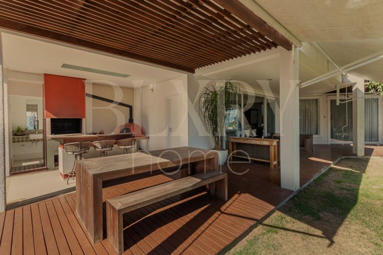 Casa no Cacupé com vista mar