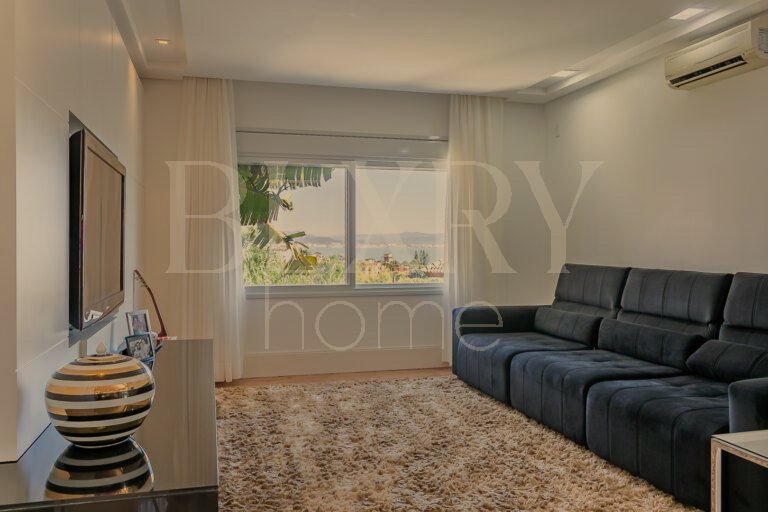 Casa no Cacupé com vista mar