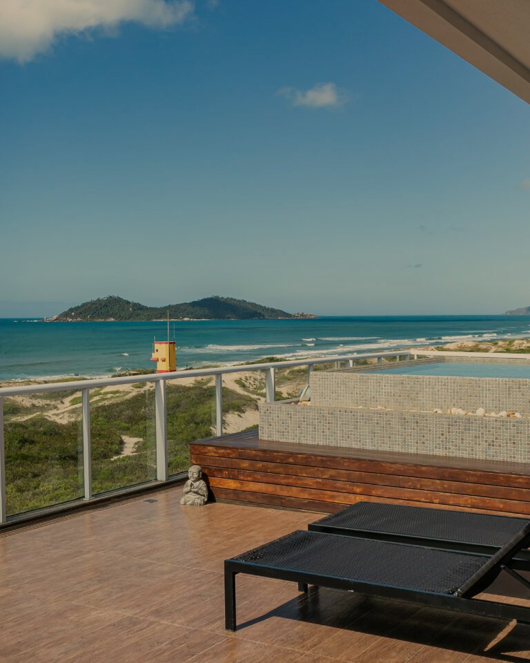 Cobertura frente mar no Novo Campeche