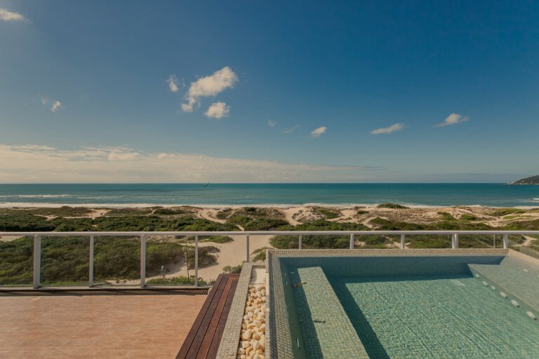 Cobertura frente mar no Novo Campeche