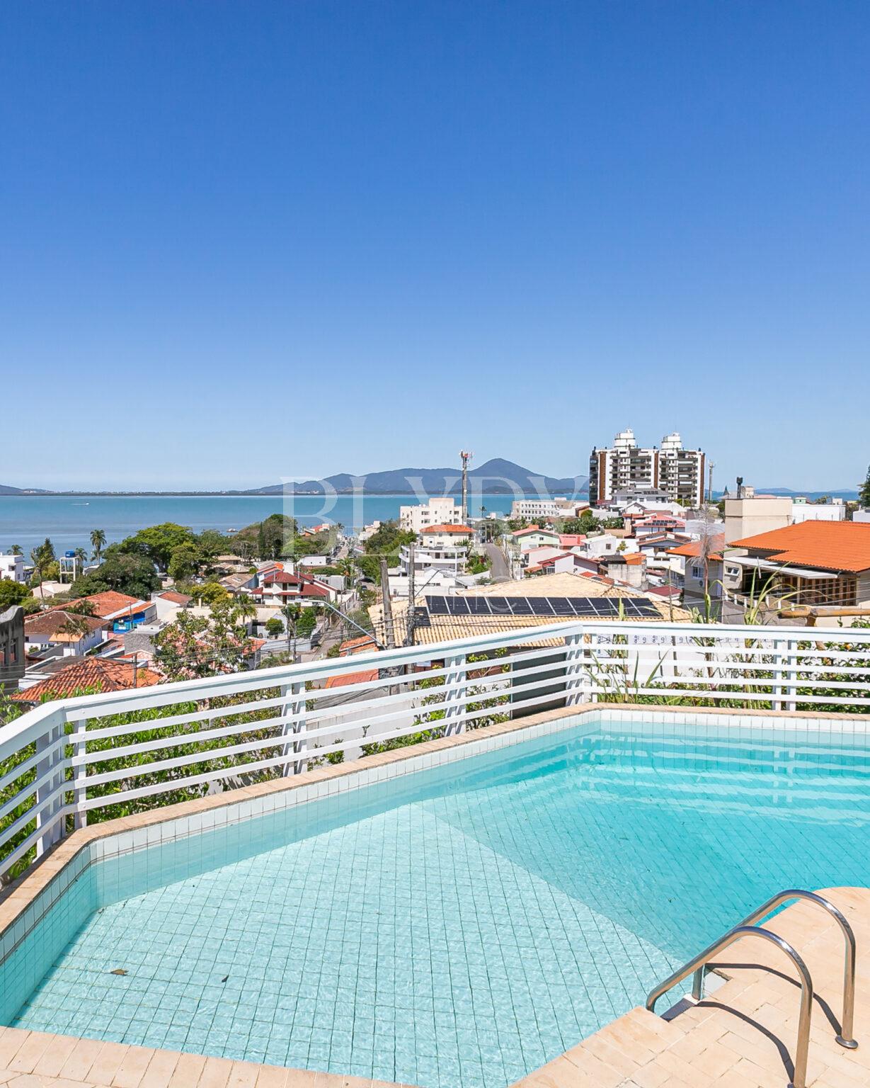 Casa com vista mar em Coqueiros, Florianópolis