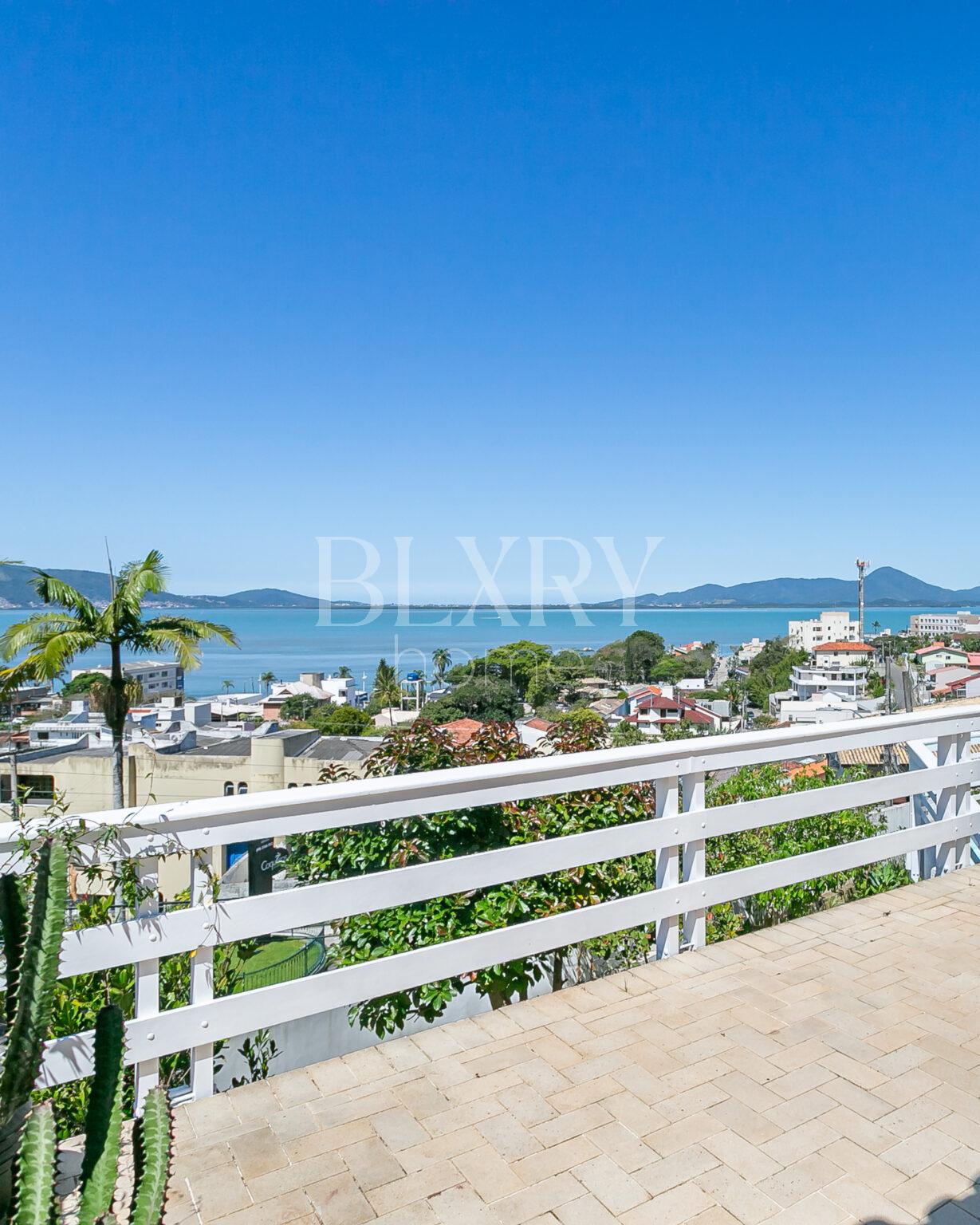 Casa com vista mar em Coqueiros, Florianópolis