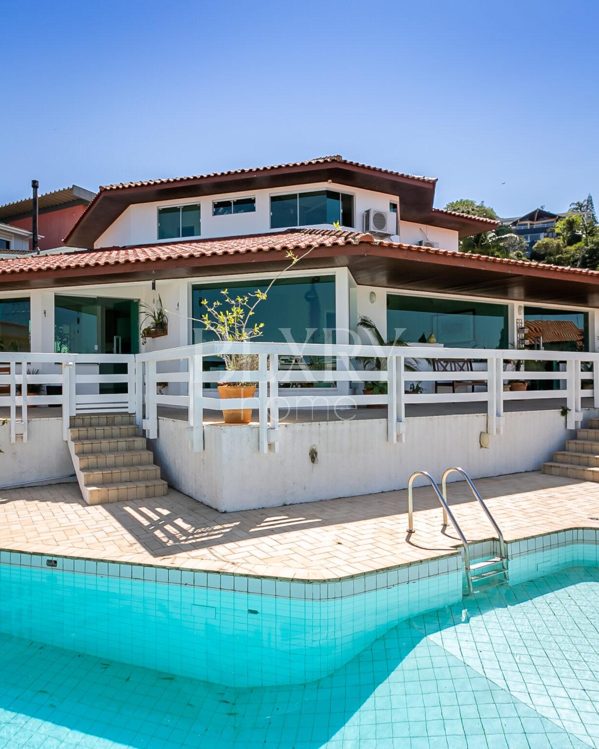 Casa com vista mar em Coqueiros, Florianópolis
