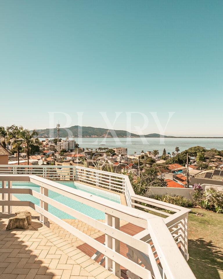 Casa com vista mar em Coqueiros