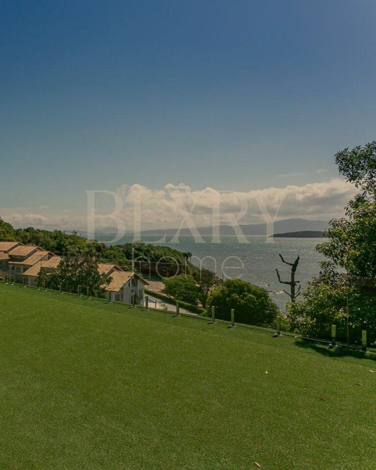 CASA EM CONDOMINIO FECHADO NO SAMBAQUI