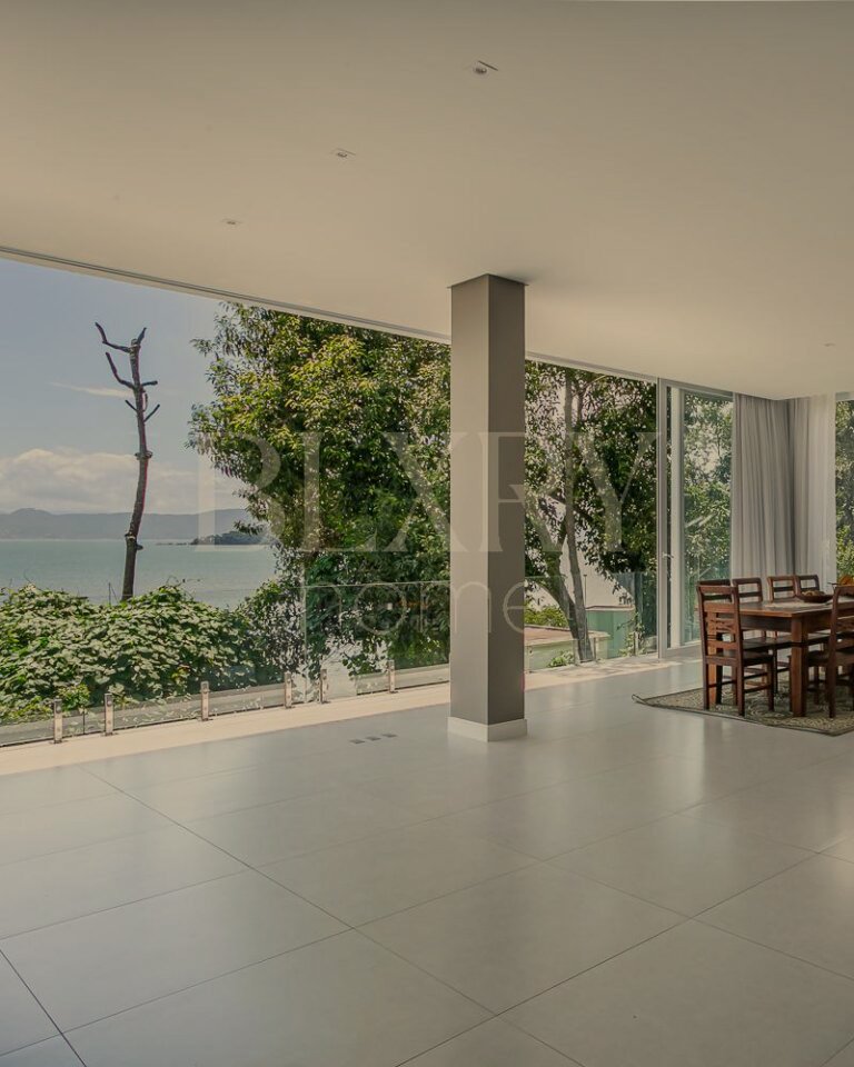 CASA EM CONDOMINIO FECHADO NO SAMBAQUI