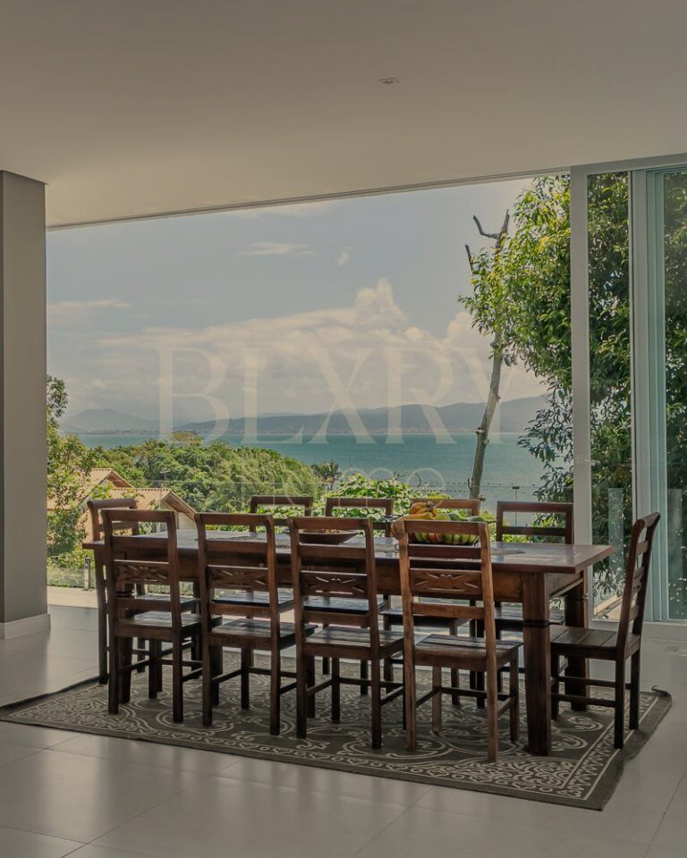 CASA EM CONDOMINIO FECHADO NO SAMBAQUI
