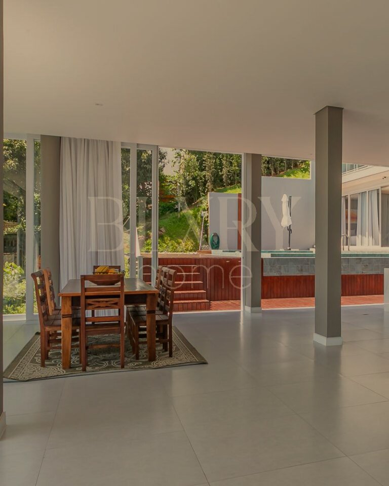 CASA EM CONDOMINIO FECHADO NO SAMBAQUI
