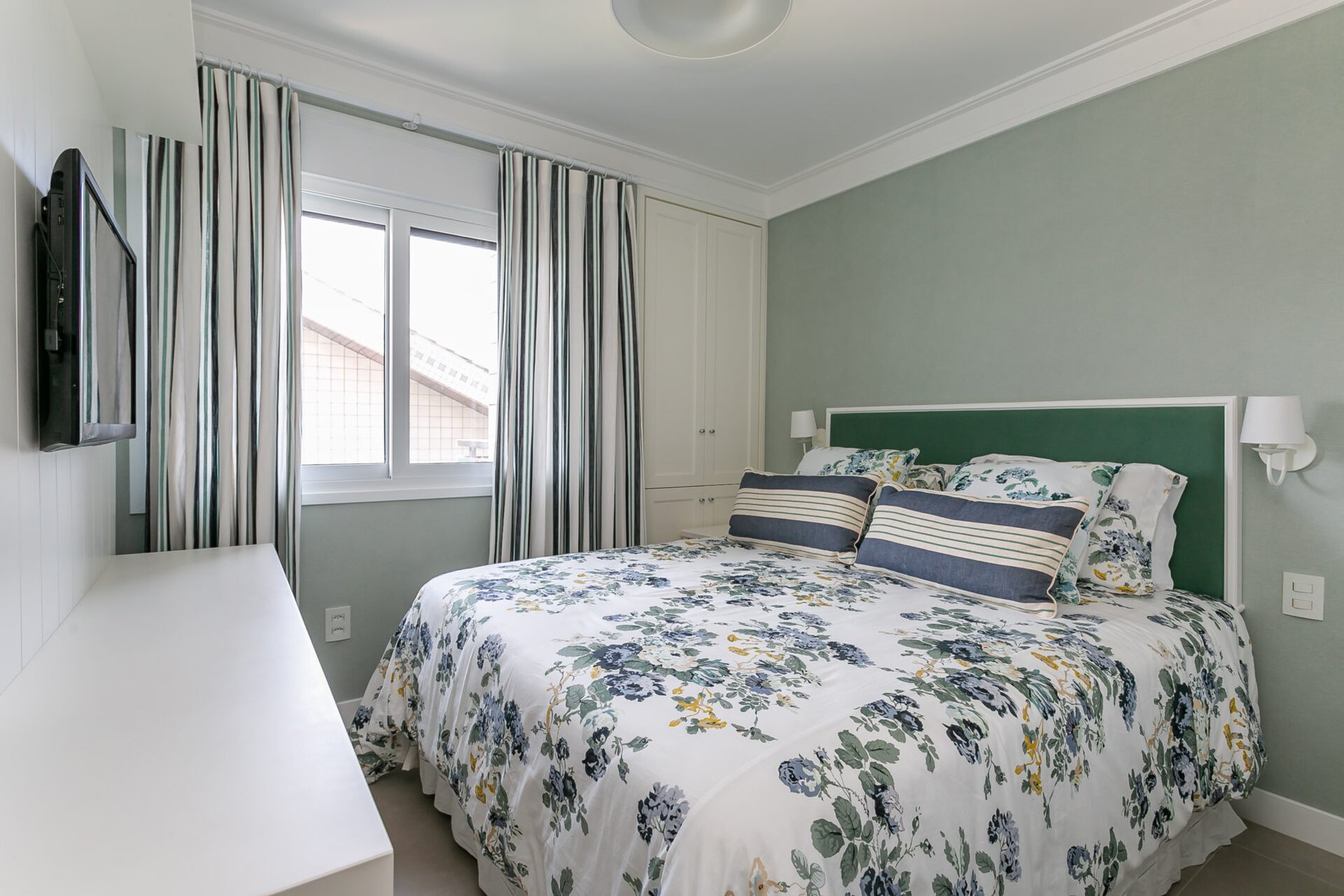 Cobertura frente mar na Praia Brava