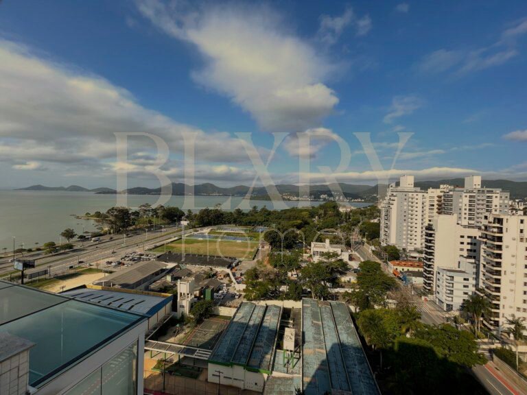 Cobertura com vista mar em Florianópolis