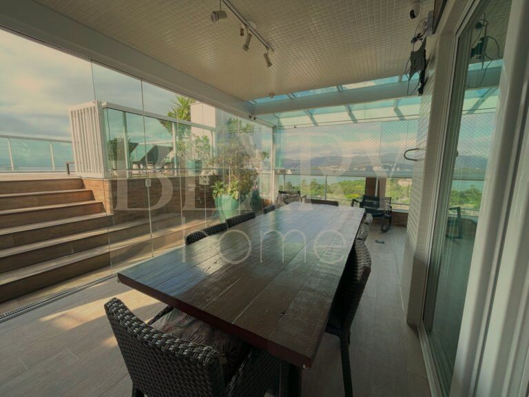 Cobertura com vista mar em Florianópolis