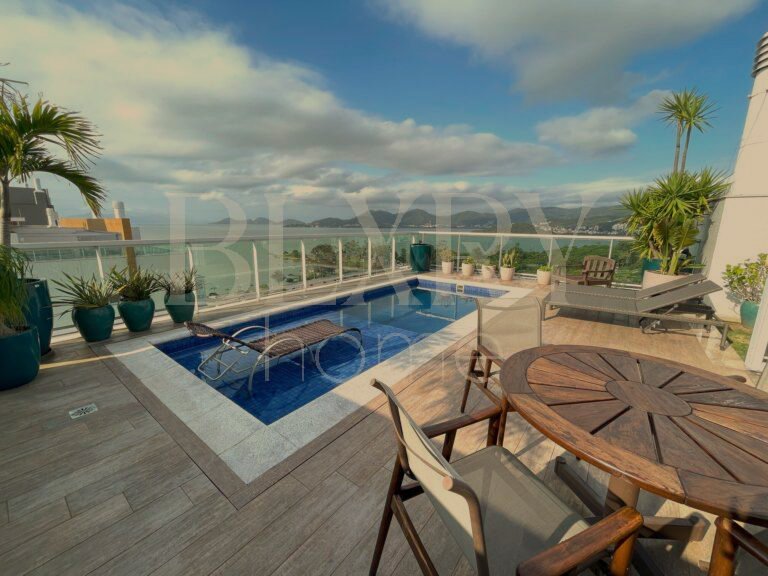 Cobertura com vista mar em Florianópolis
