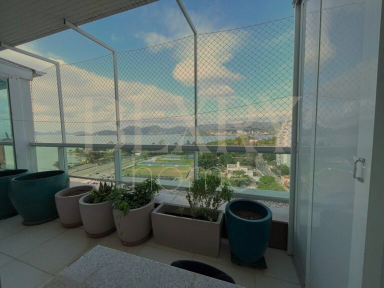 Cobertura com vista mar em Florianópolis