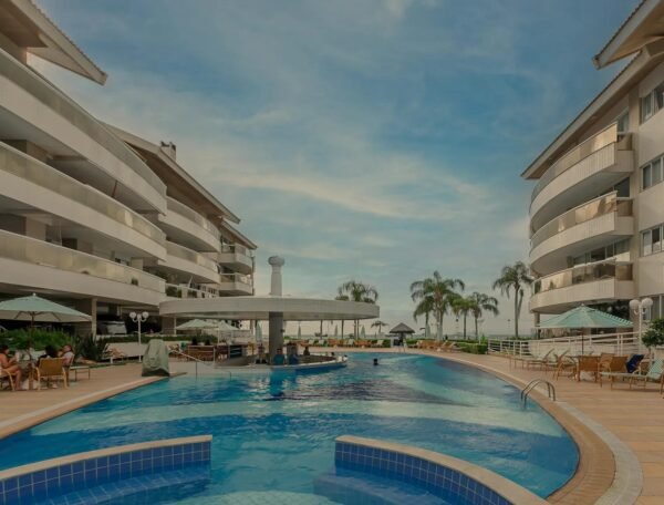 Apartamento em resort frente mar na Praia da Cachoeira do Bom Jesus