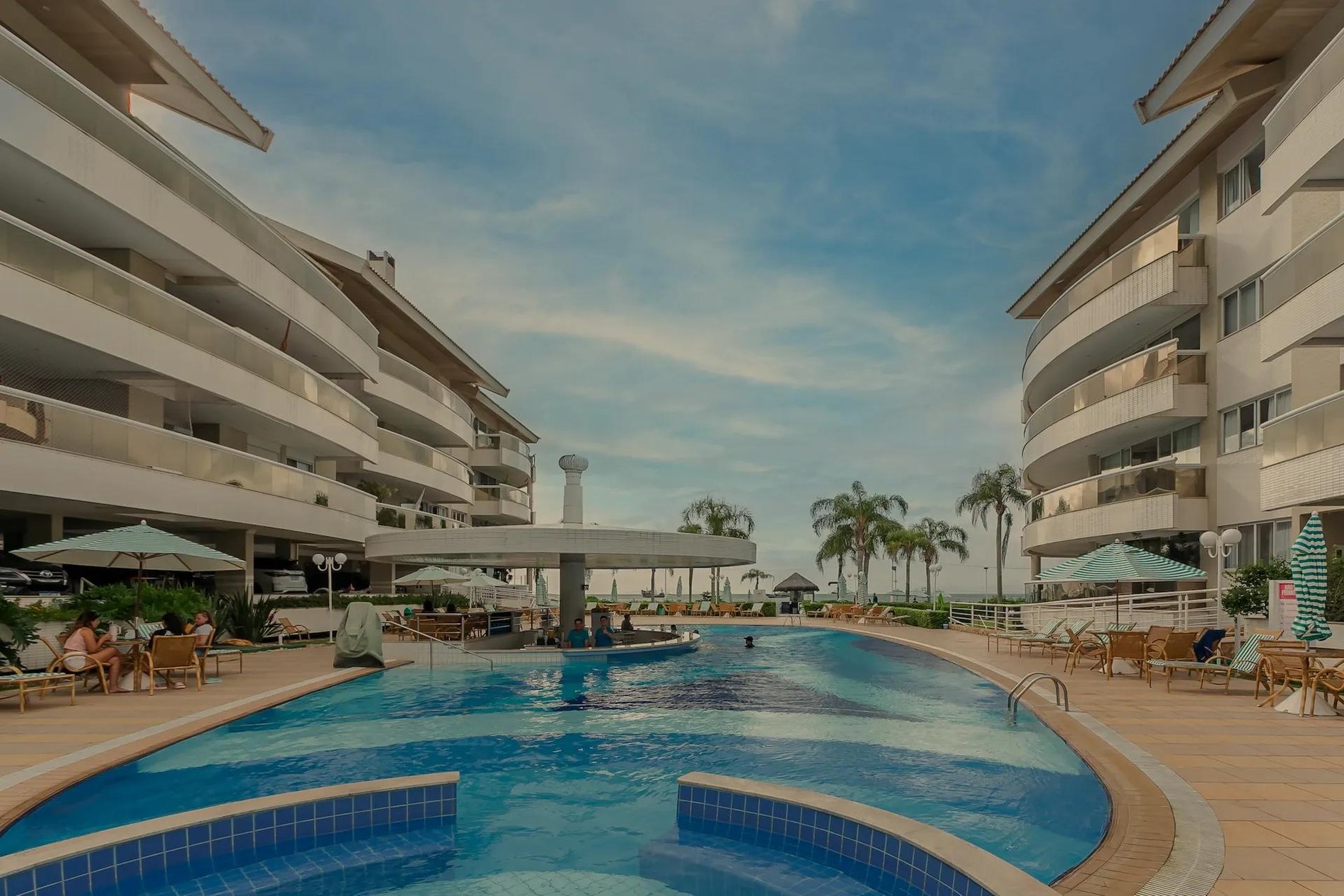 Apartamento em resort frente mar na Praia da Cachoeira do Bom Jesus