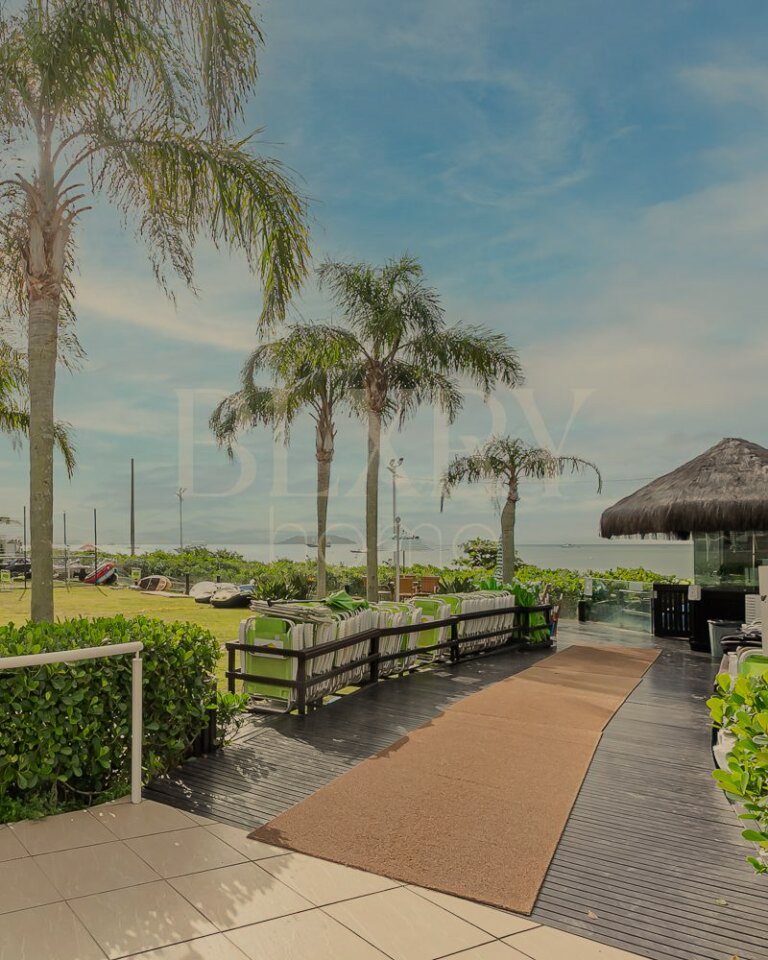 Apartamento em resort frente mar na Praia da Cachoeira do Bom Jesus