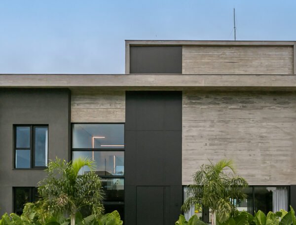 CASA EM JURERÊ INTERNACIONAL