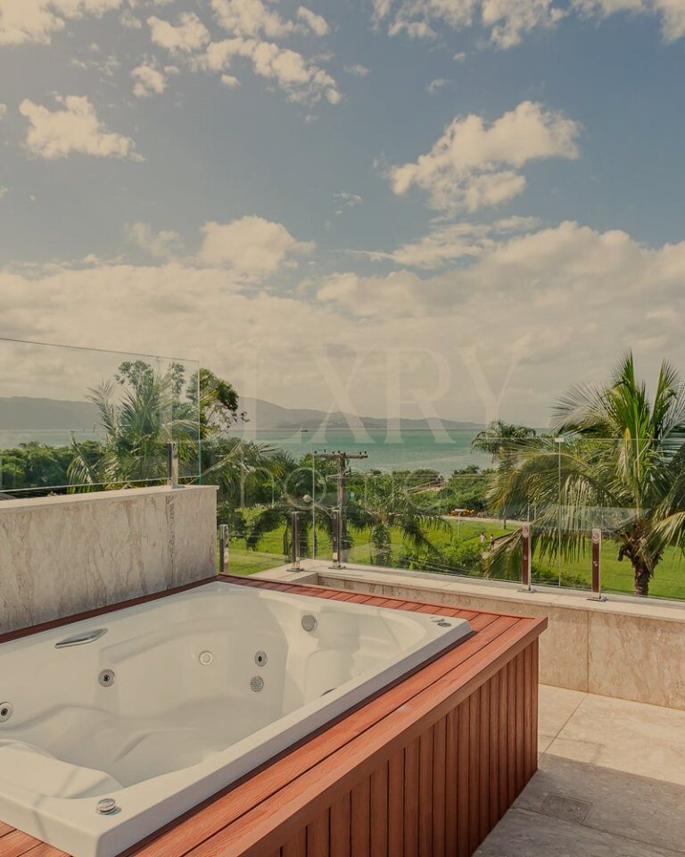 Casa com vista mar em Jurerê Internacional