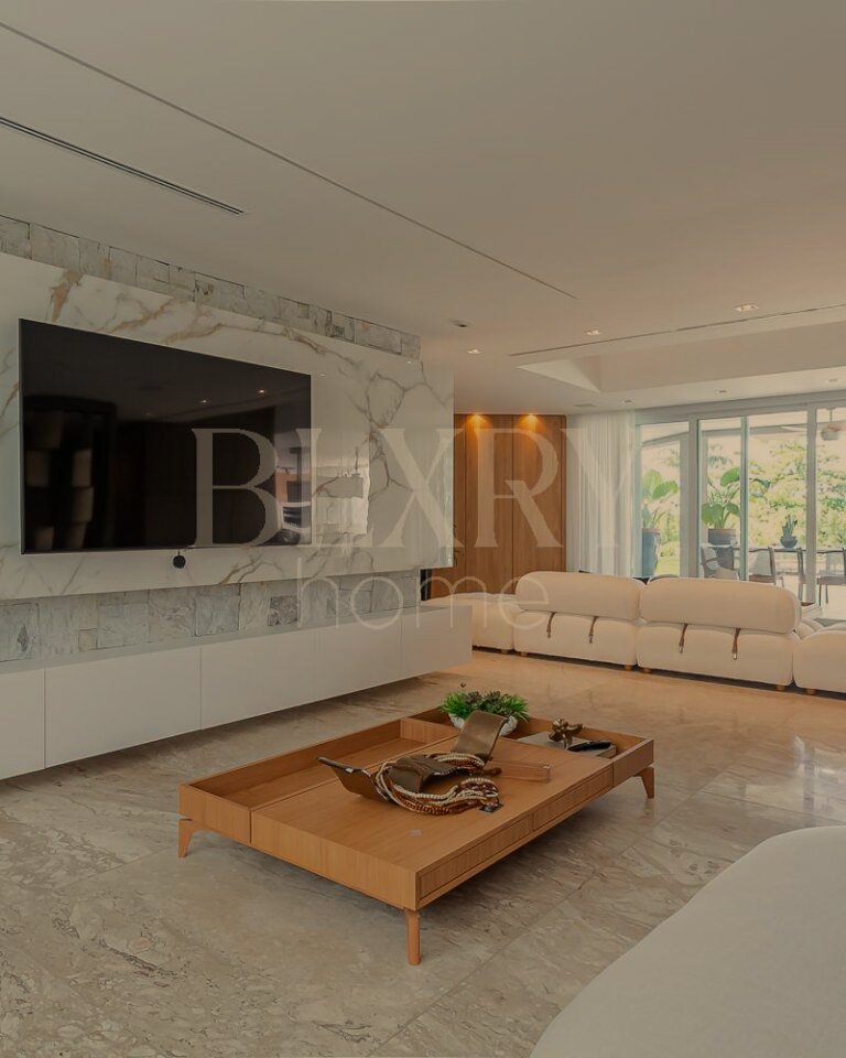 Casa com vista mar em Jurerê Internacional