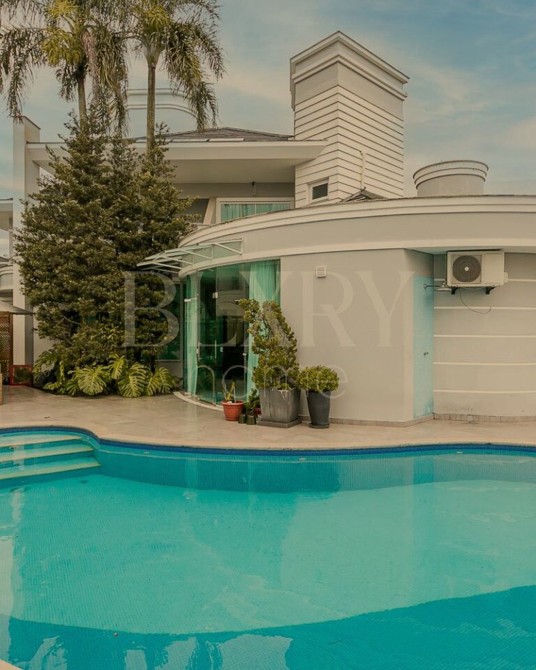 CASA EM JURERÊ INTERNACIONAL