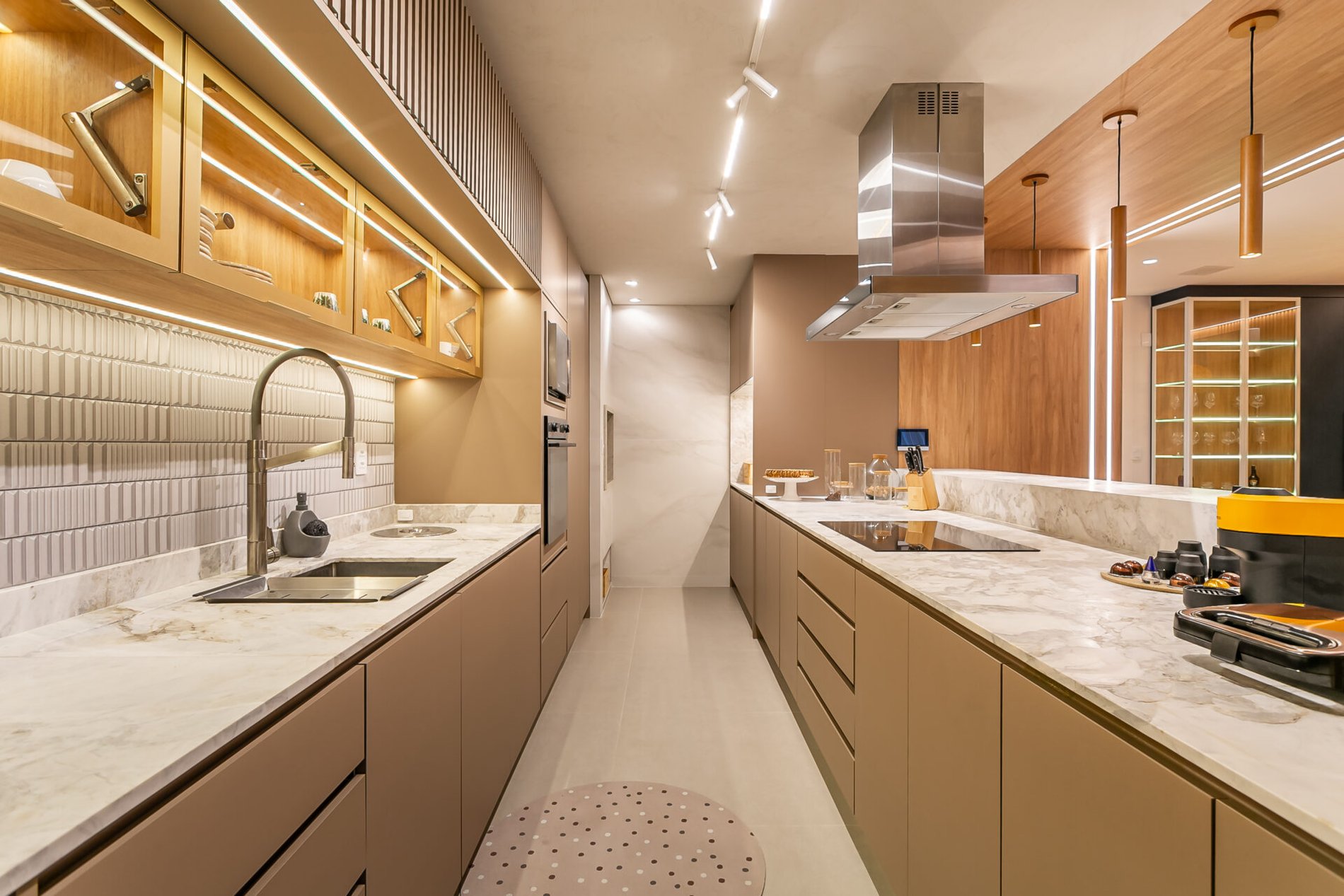 APARTAMENTO NO SOHO EM JURERÊ INTERNACIONAL