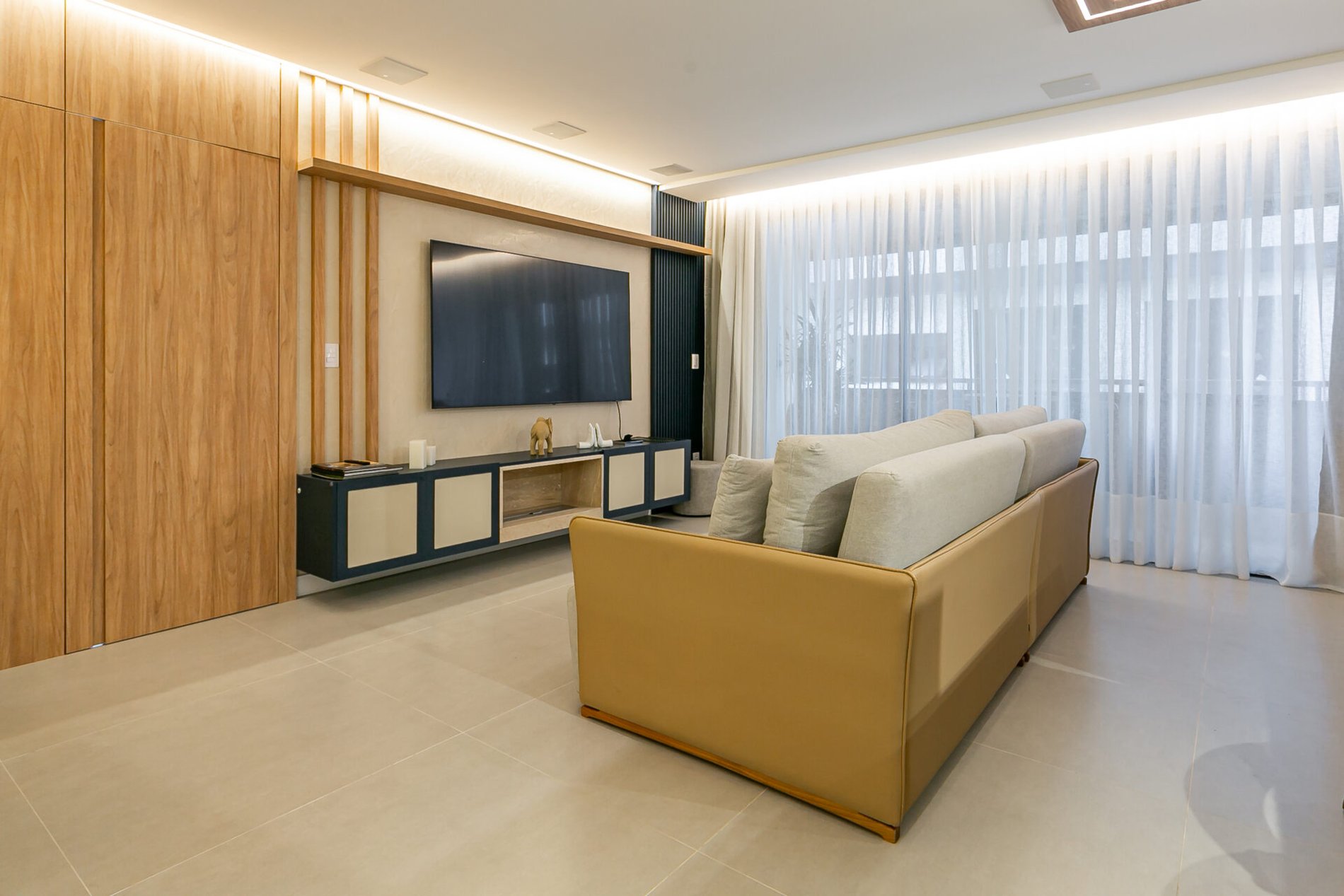 APARTAMENTO NO SOHO EM JURERÊ INTERNACIONAL