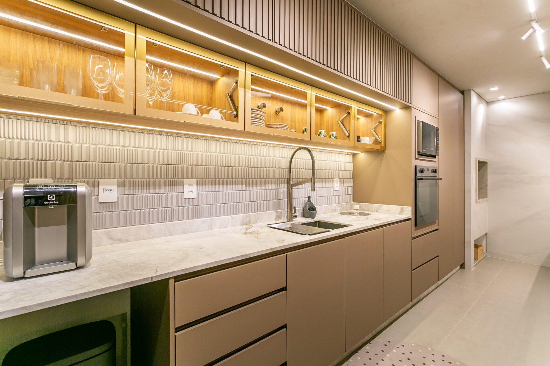 APARTAMENTO NO SOHO EM JURERÊ INTERNACIONAL