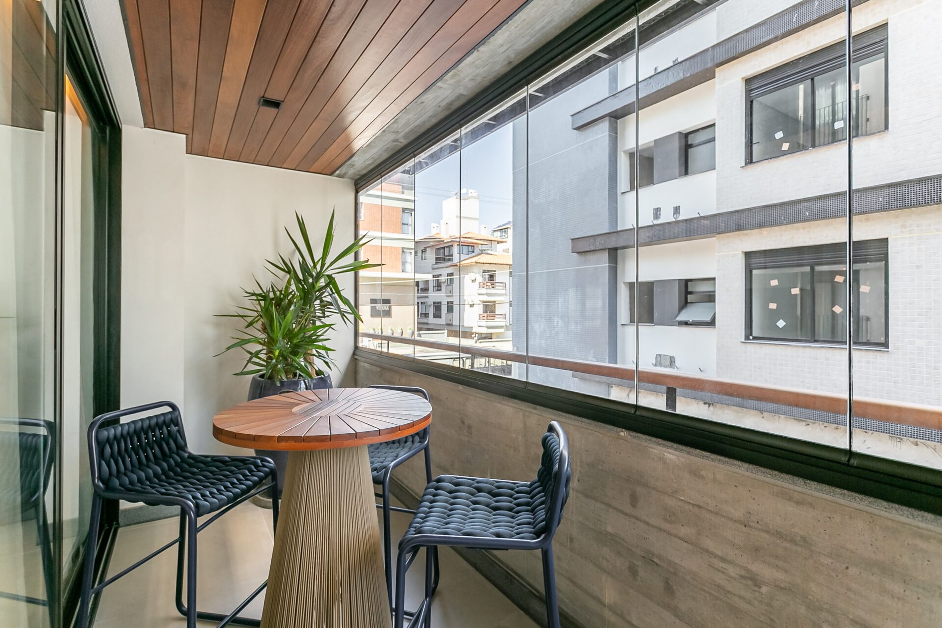 APARTAMENTO NO SOHO EM JURERÊ INTERNACIONAL