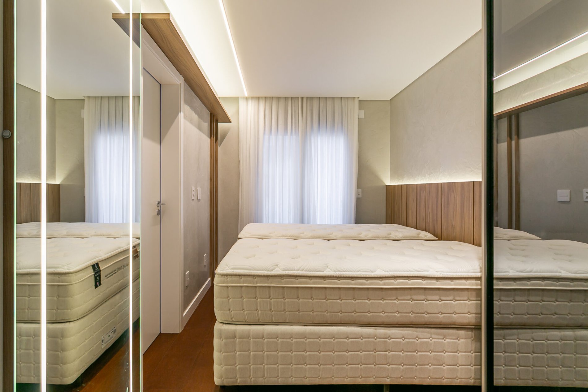 APARTAMENTO NO SOHO EM JURERÊ INTERNACIONAL