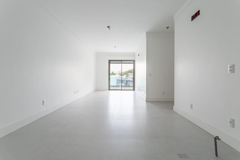 APARTAMENTO NO YACHT CLUB EM JURERÊ