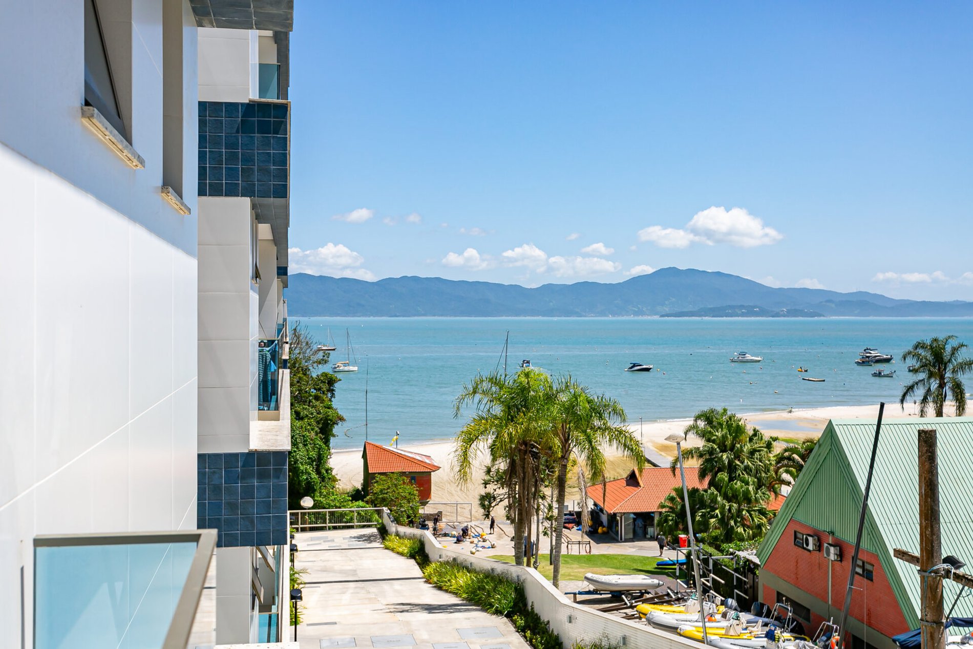 Apartamento com 4 suítes no Yacht Club em Jurerê