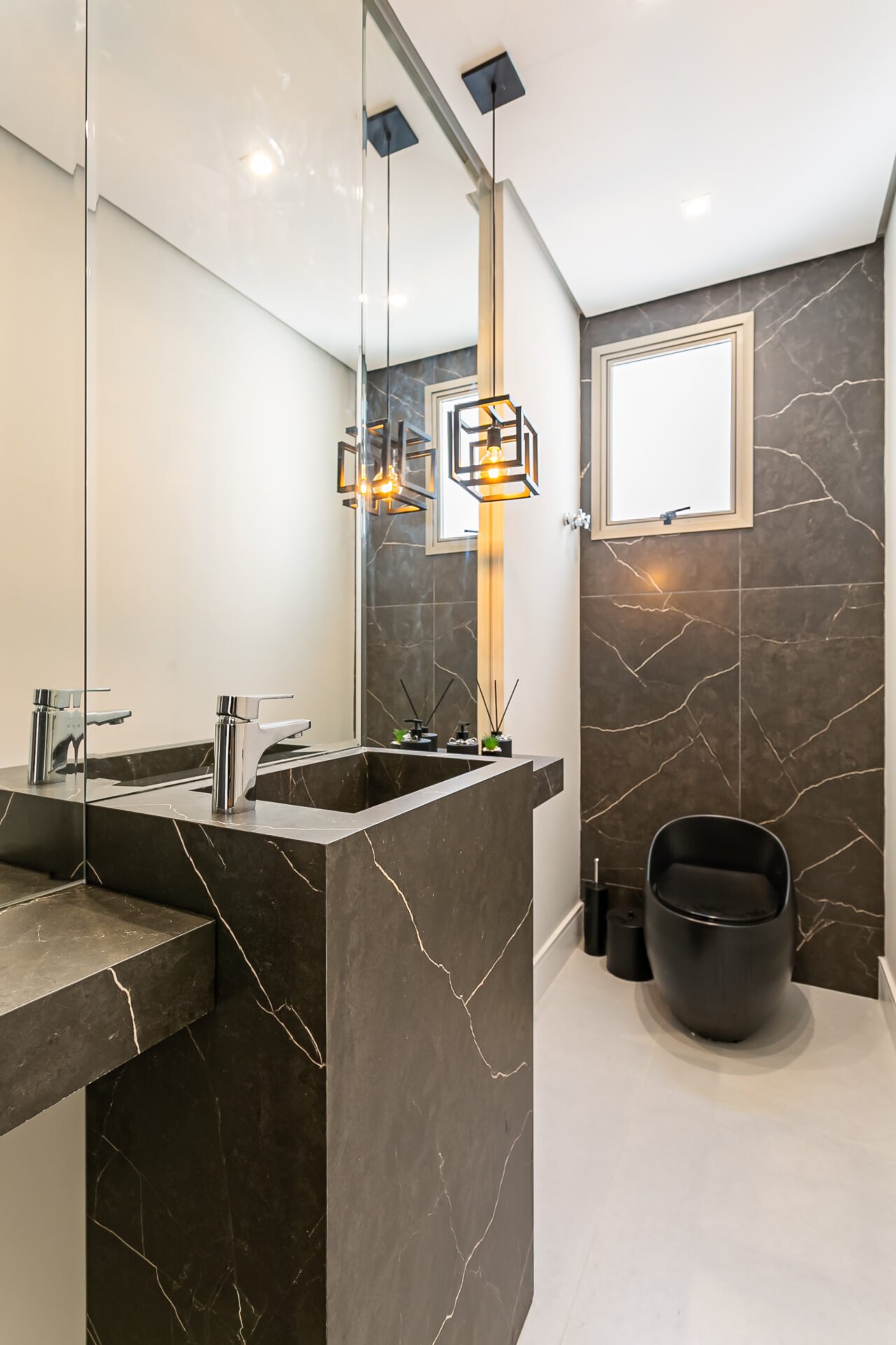 Apartamento com 4 suítes no Yacht Club em Jurerê