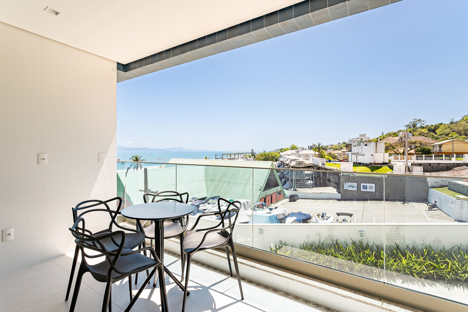 Apartamento com 4 suítes no Yacht Club em Jurerê