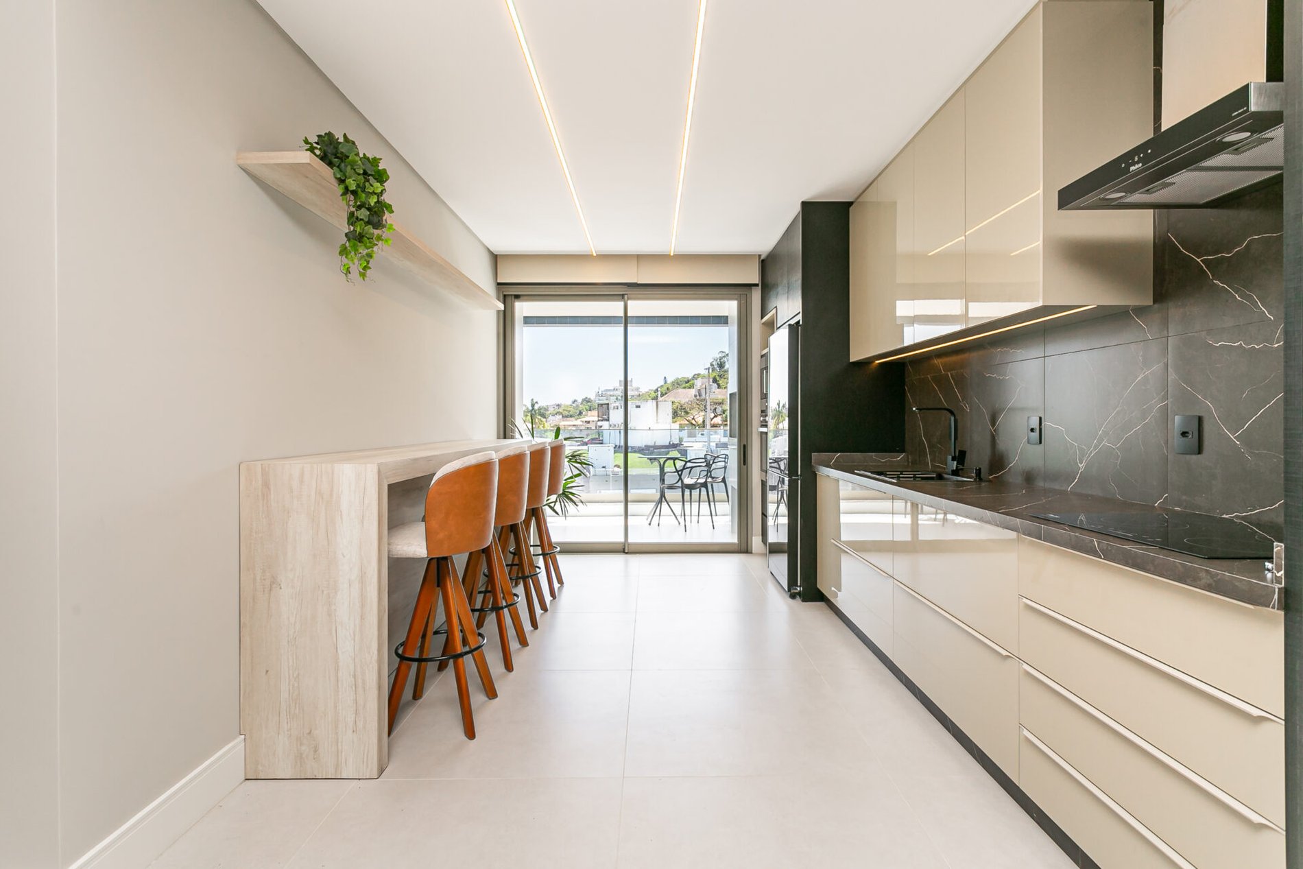 Apartamento com 4 suítes no Yacht Club em Jurerê