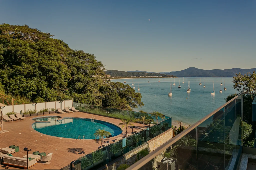 Apartamento com 4 suítes no Yacht Club em Jurerê