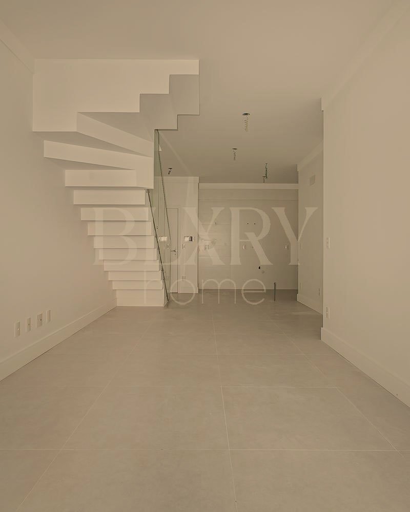 Cobertura duplex no Yacht Club em Jurerê
