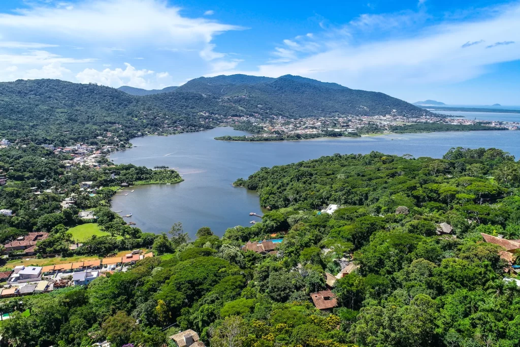 Terreno na beira da Lagoa da Conceicao em Florianópolisedited IMV-0022