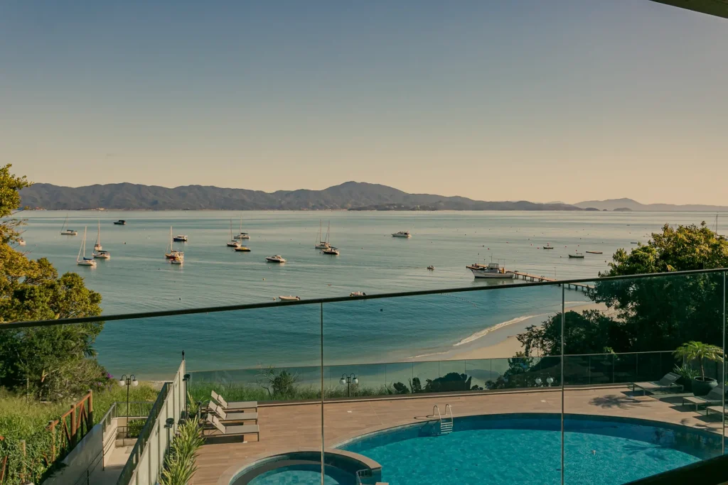 Apartamento com vista mar no Yacht Club em Jurerê, Florianópolis